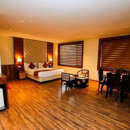Hotel The Residency Srinagar מראה חיצוני תמונה