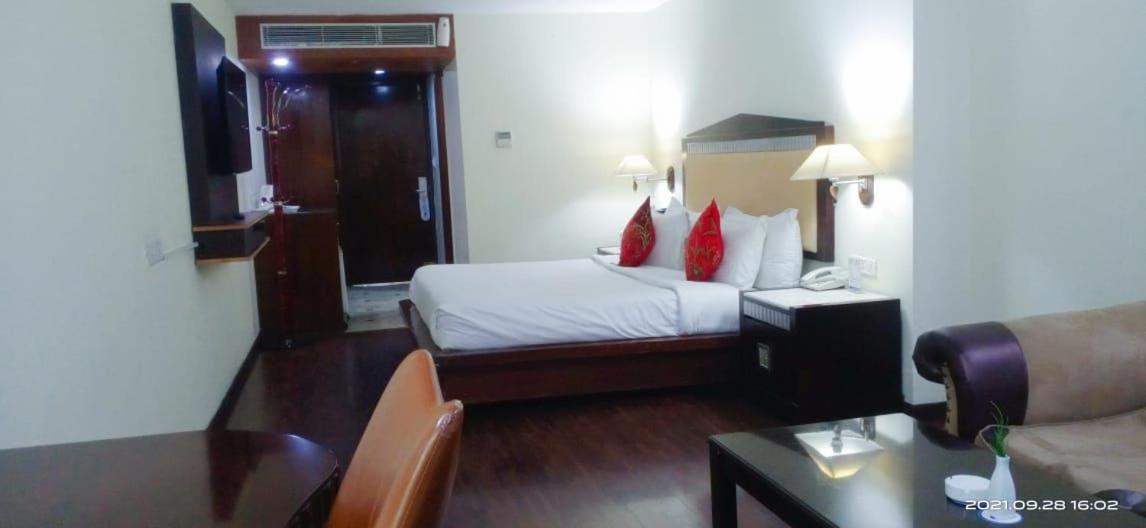Hotel The Residency Srinagar מראה חיצוני תמונה