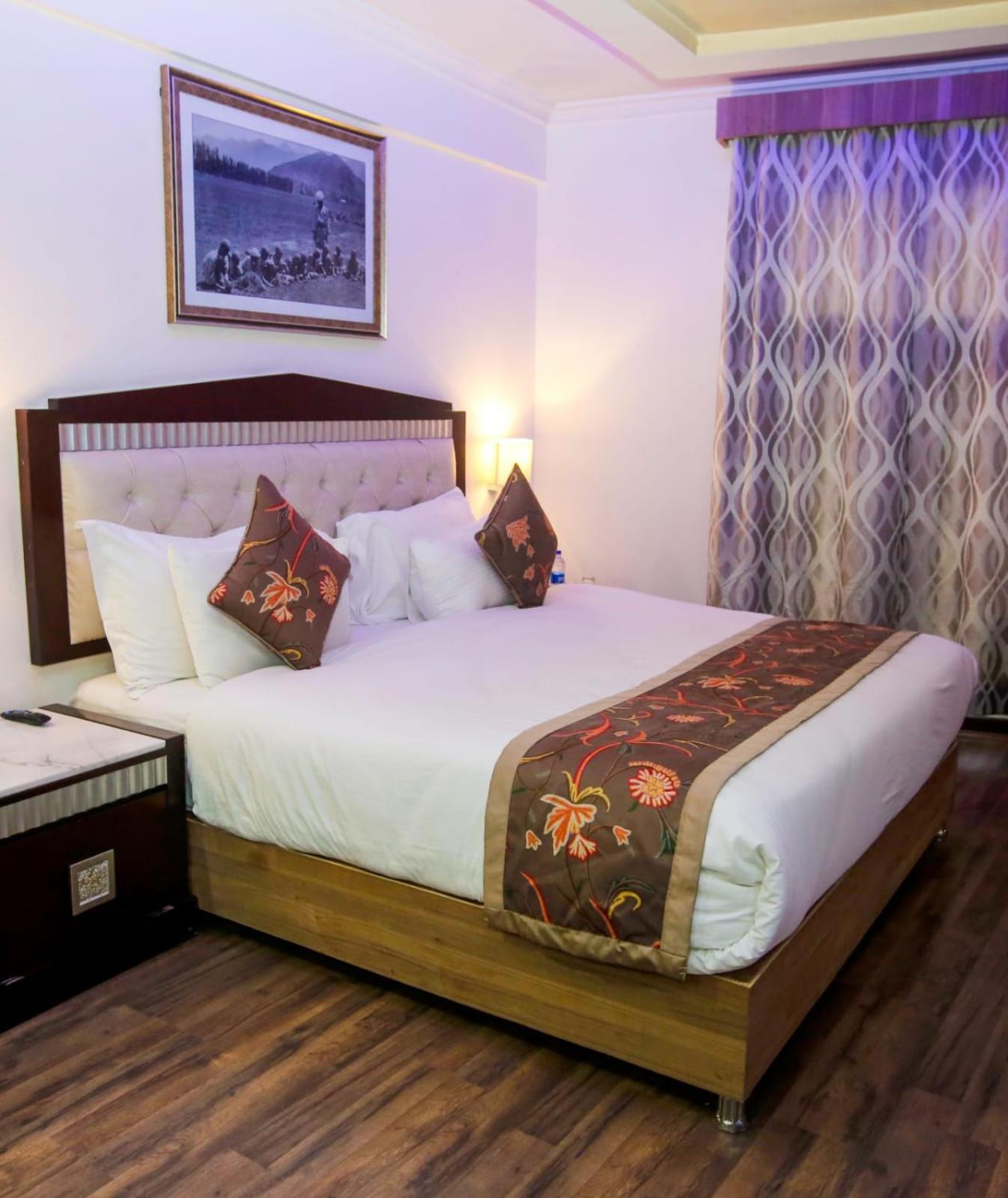 Hotel The Residency Srinagar מראה חיצוני תמונה