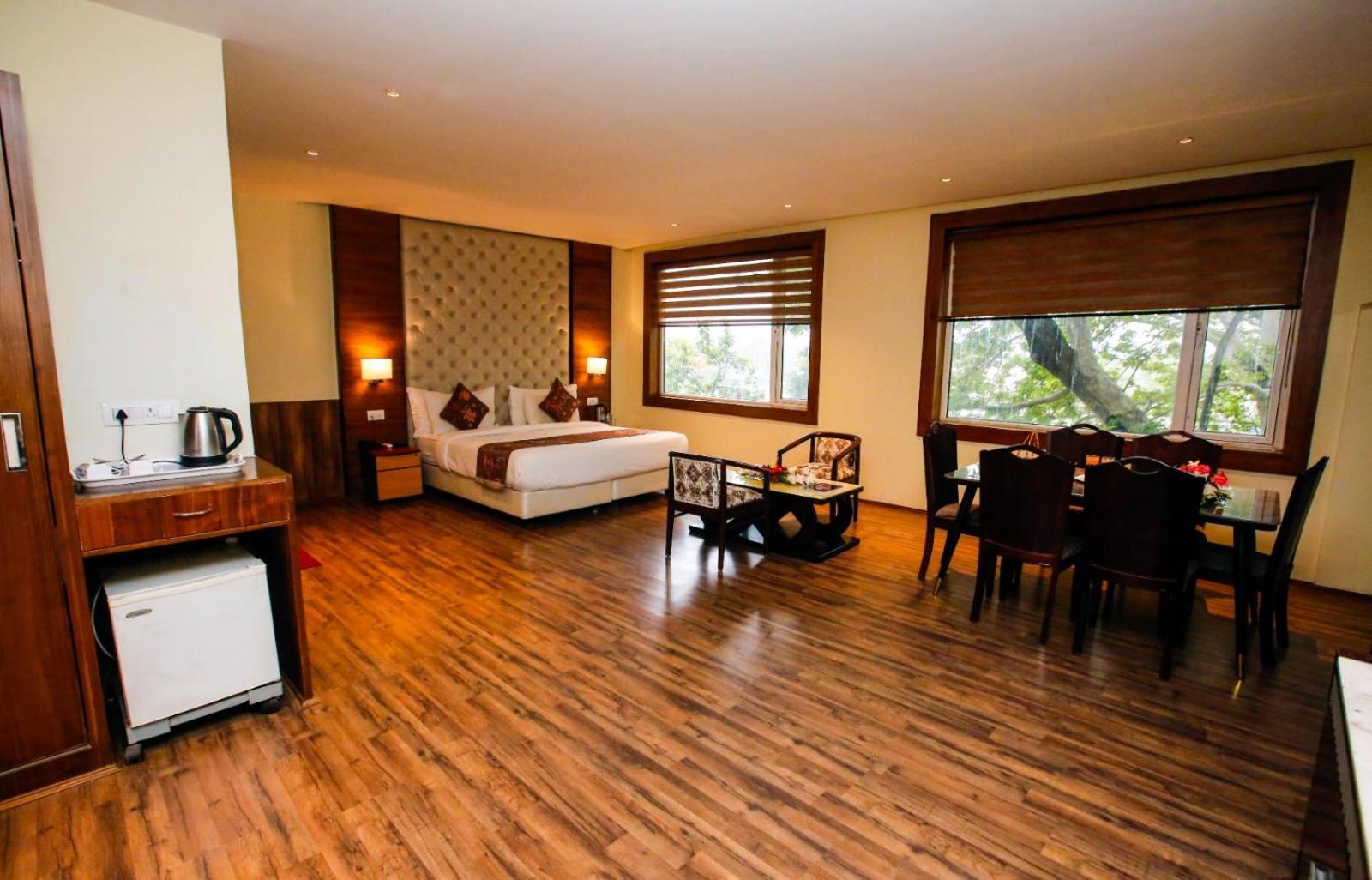 Hotel The Residency Srinagar מראה חיצוני תמונה