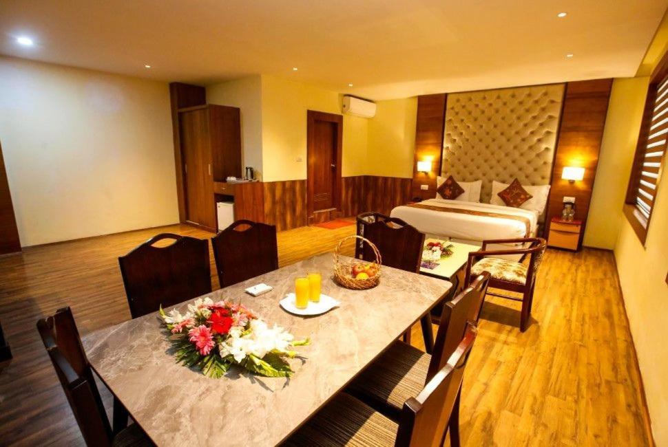 Hotel The Residency Srinagar מראה חיצוני תמונה
