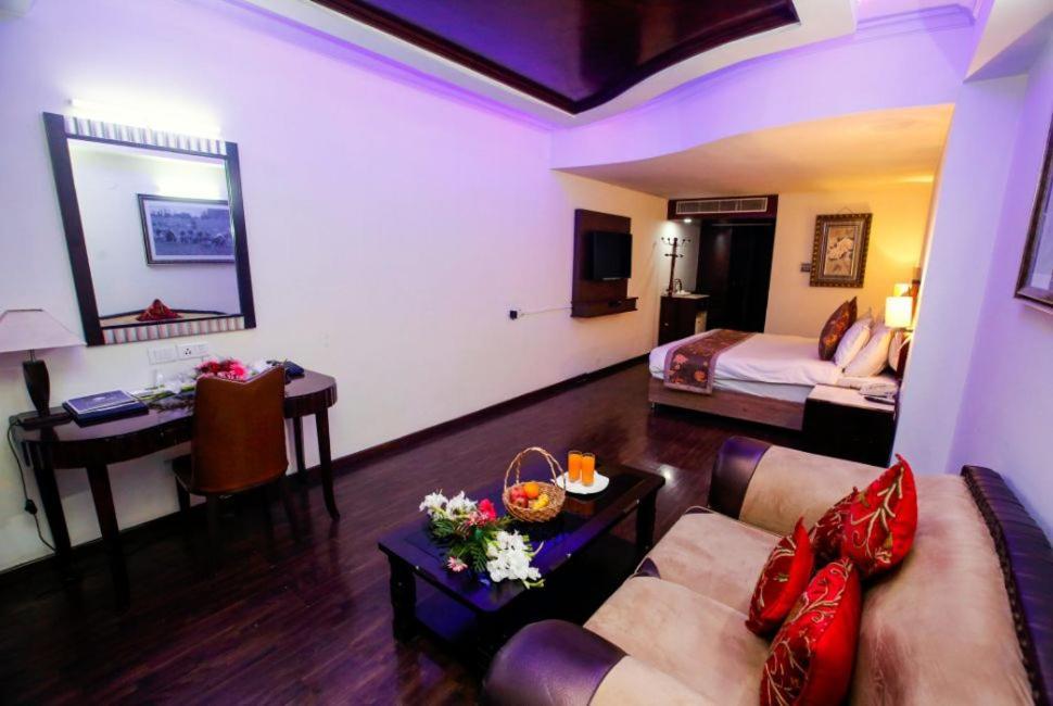 Hotel The Residency Srinagar מראה חיצוני תמונה