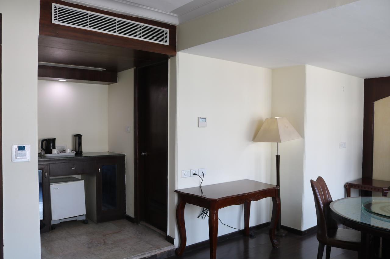Hotel The Residency Srinagar מראה חיצוני תמונה