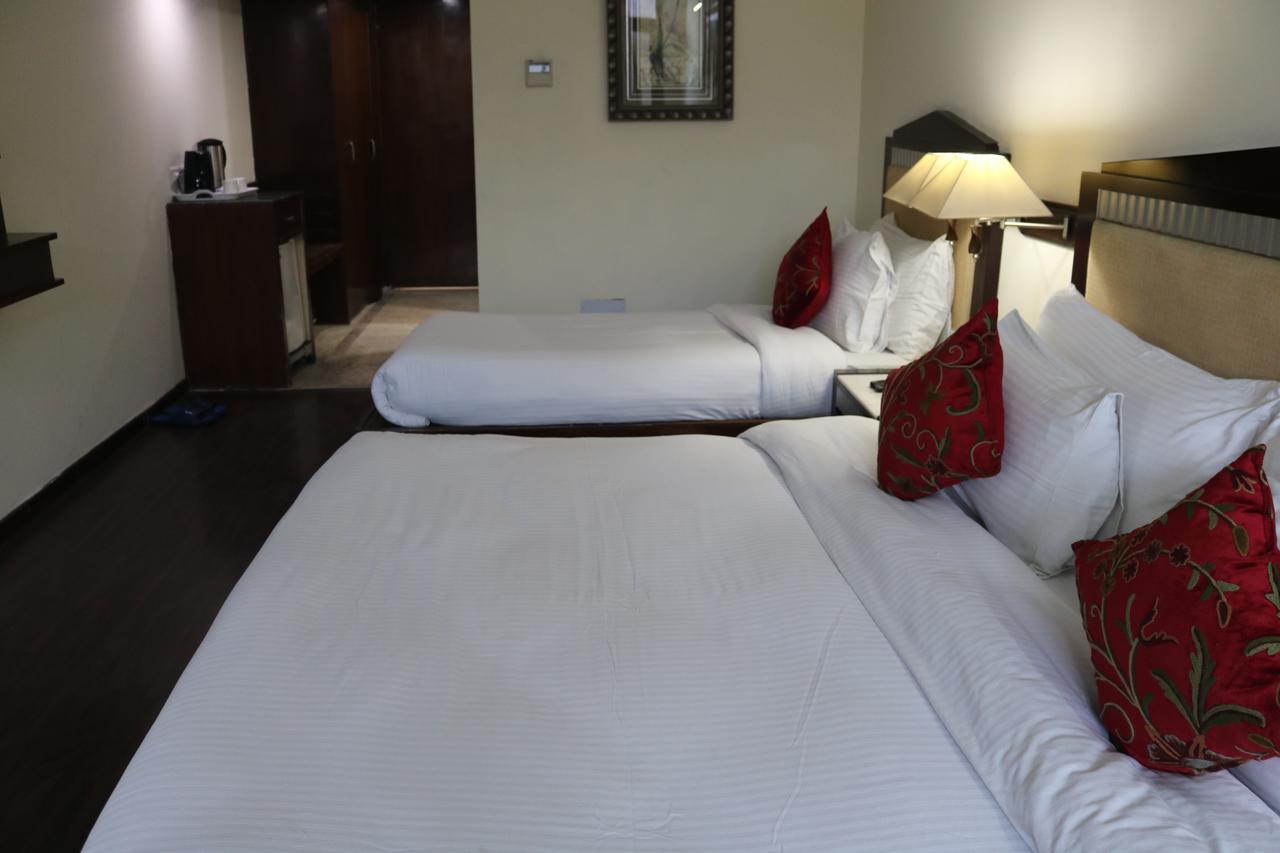 Hotel The Residency Srinagar מראה חיצוני תמונה