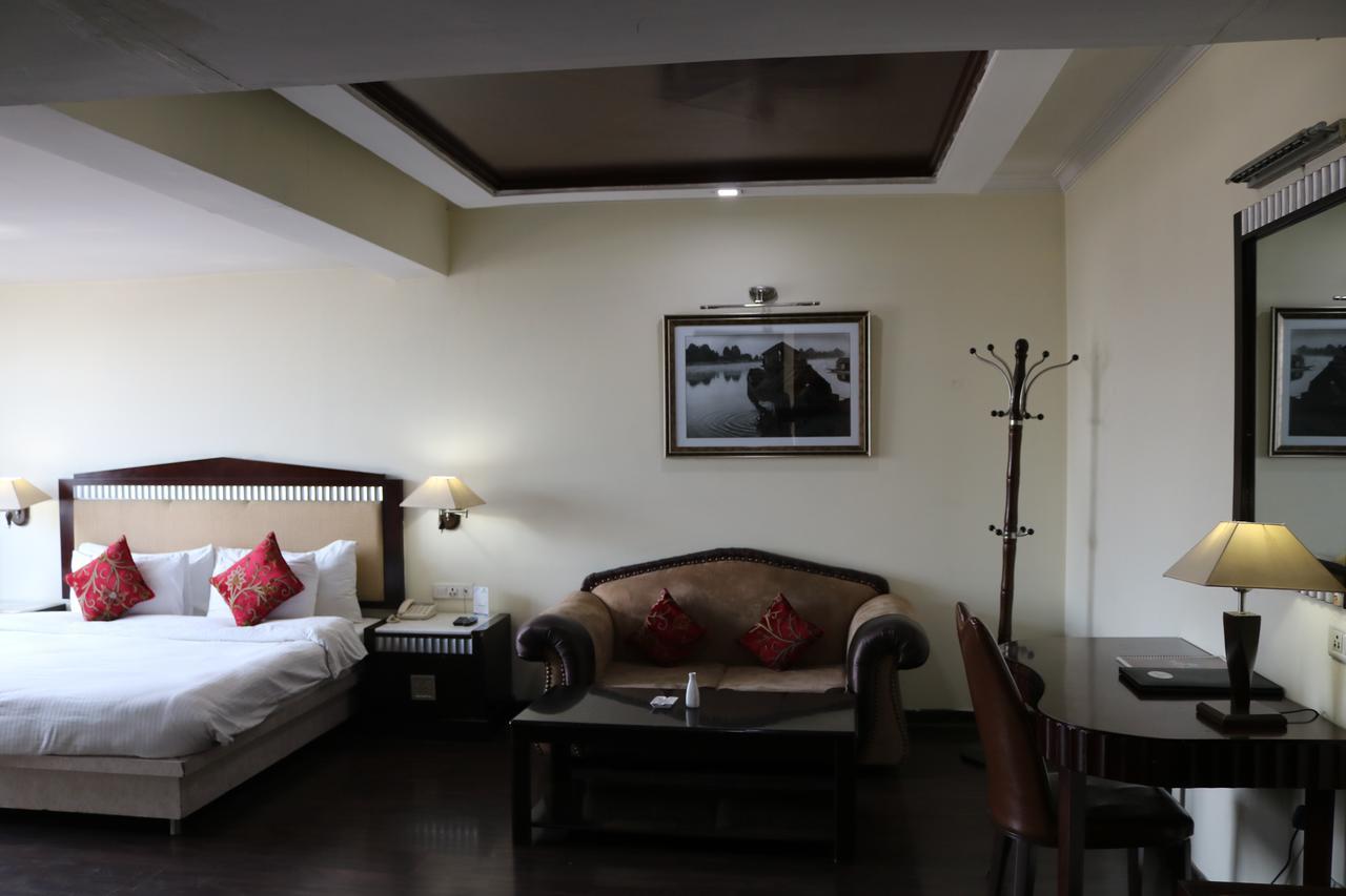 Hotel The Residency Srinagar מראה חיצוני תמונה