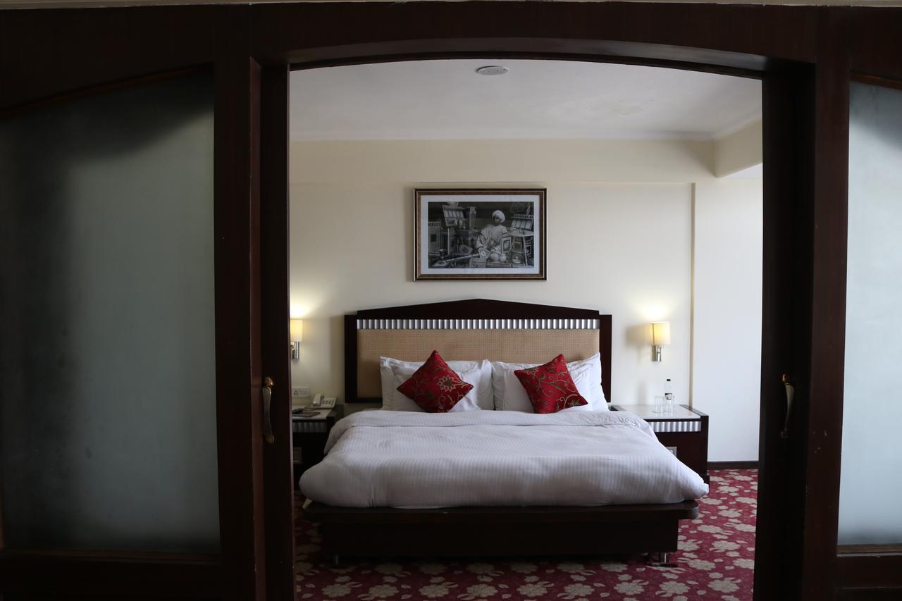 Hotel The Residency Srinagar מראה חיצוני תמונה