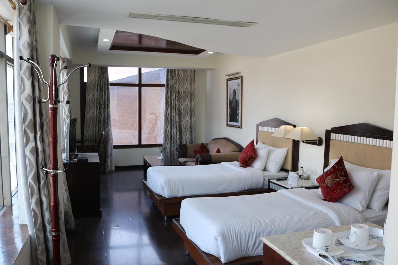 Hotel The Residency Srinagar מראה חיצוני תמונה