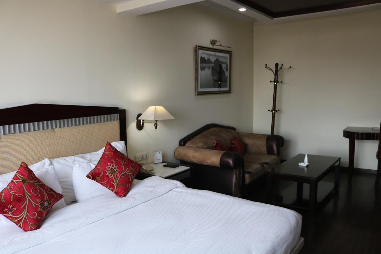 Hotel The Residency Srinagar מראה חיצוני תמונה